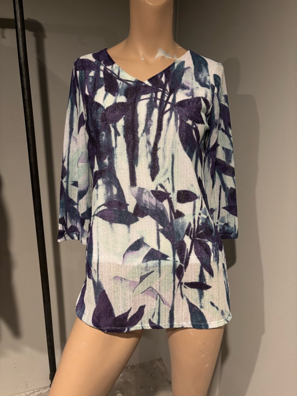 Easywear Chico's White and Navy Abstract Geometric Leaf NWT Tunic Blouse